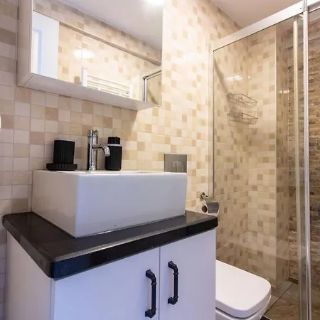 Pretty Corner Flat With Abundant Light In Kadikoy Appartement *