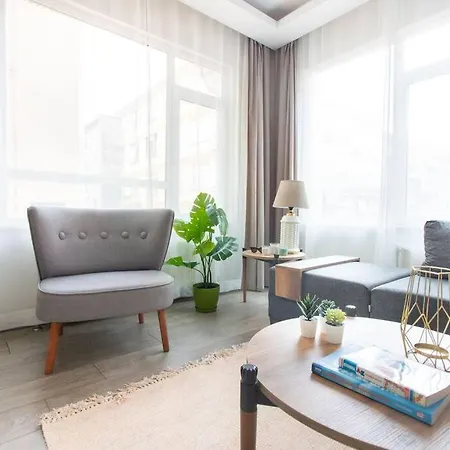 Pretty Corner Flat With Abundant Light In Kadikoy Stambuł