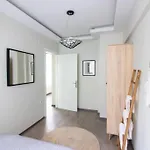 Apartment Pretty Corner Flat With Abundant Light In Kadikoy *