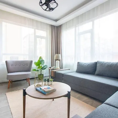 Pretty Corner Flat With Abundant Light In Kadikoy Stambuł